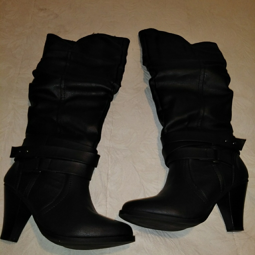 Black boots 🤑bundle shoes 2 for18
